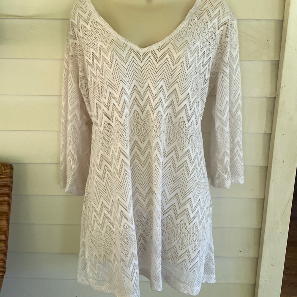 NWOT J. Valdi Beach Lace Cover Up